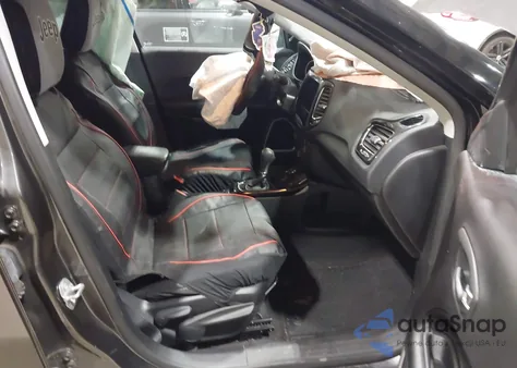 2020 Jeep Compass Altitude 4X4 z USA, uszkodzony, nr VIN 3C4NJDBB6LT139601